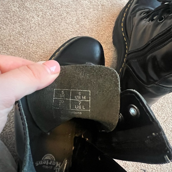 Dr.Marten’s women’s size 7 platform boots - Picture 6 of 6